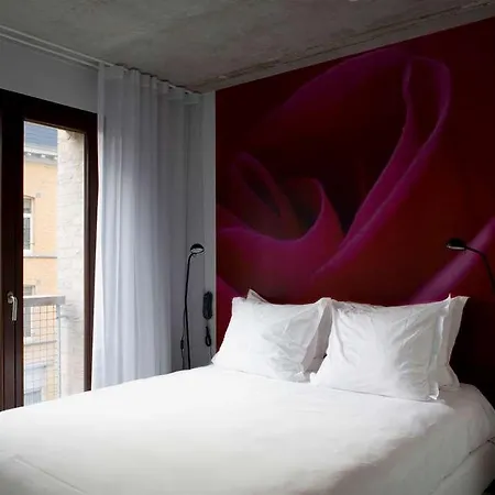 Banks Hotel *